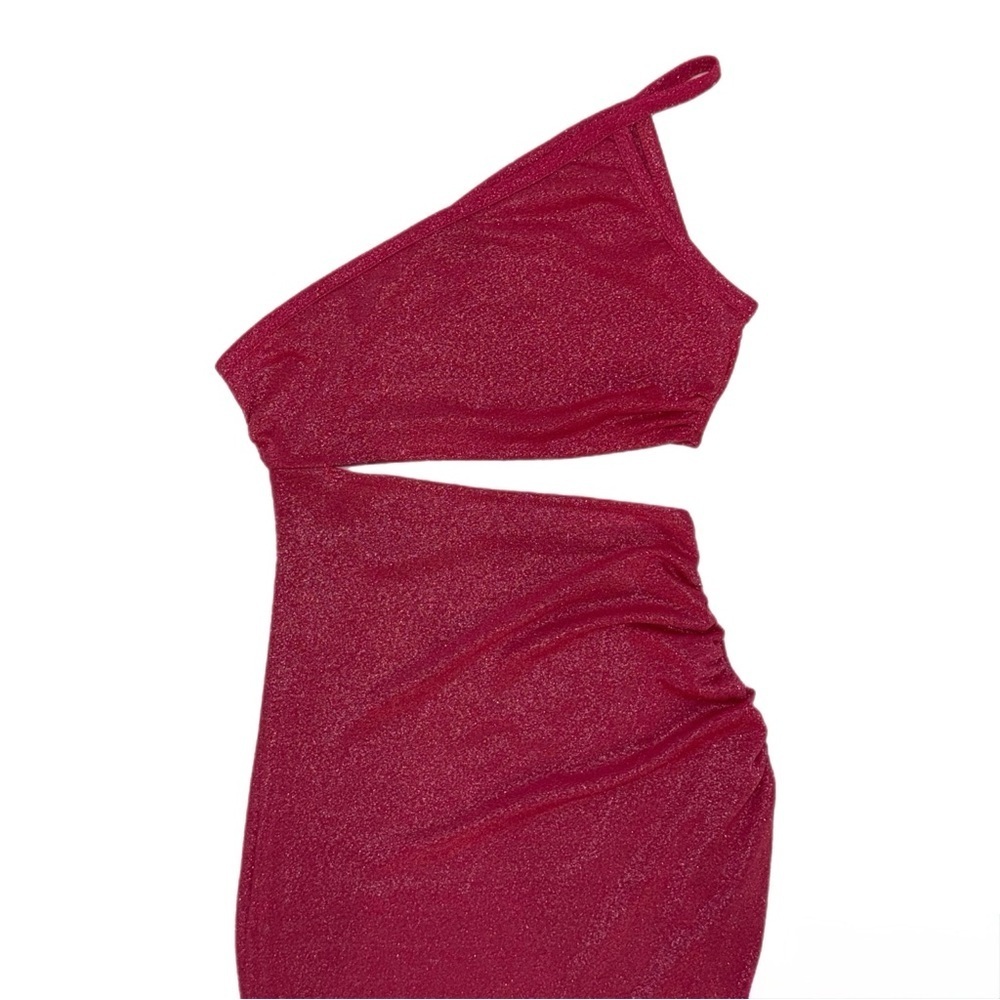 Chic One-Shoulder Red Dress - Picture 2 of 4